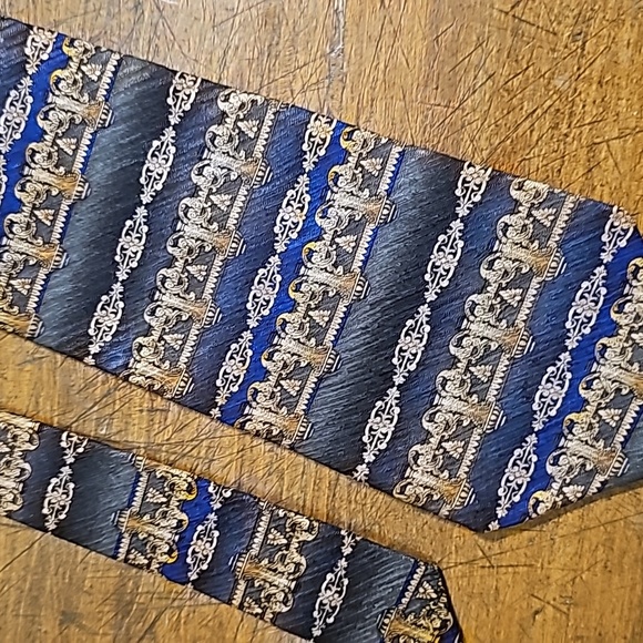 Tesoro Rosso Tie - Picture 5 of 9